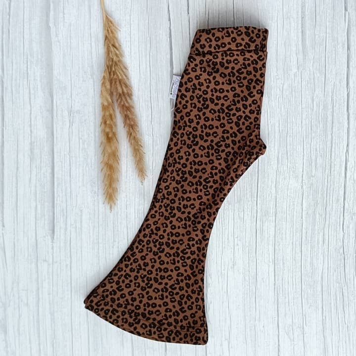 Ausgestellte Hose Rippenjersey Leopard Braun für den Großhandel von ByTasha