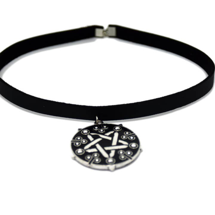 Yumiland - Wholesale Pendant/Charm Necklace - Yennefer black necklace1