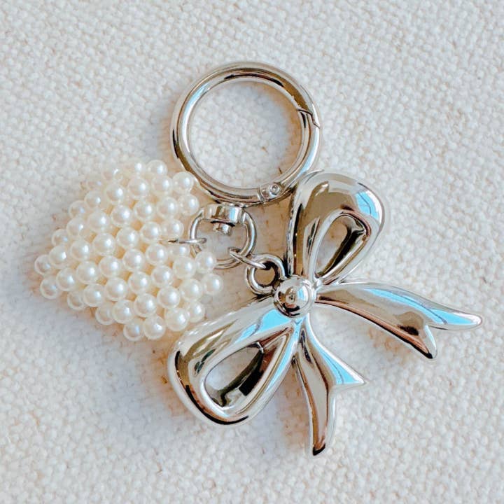 Ellison+Young – wholesale Purse/bag accessory – Women’s – Knitted Pearl Heart Silver Bow Bag Charm0