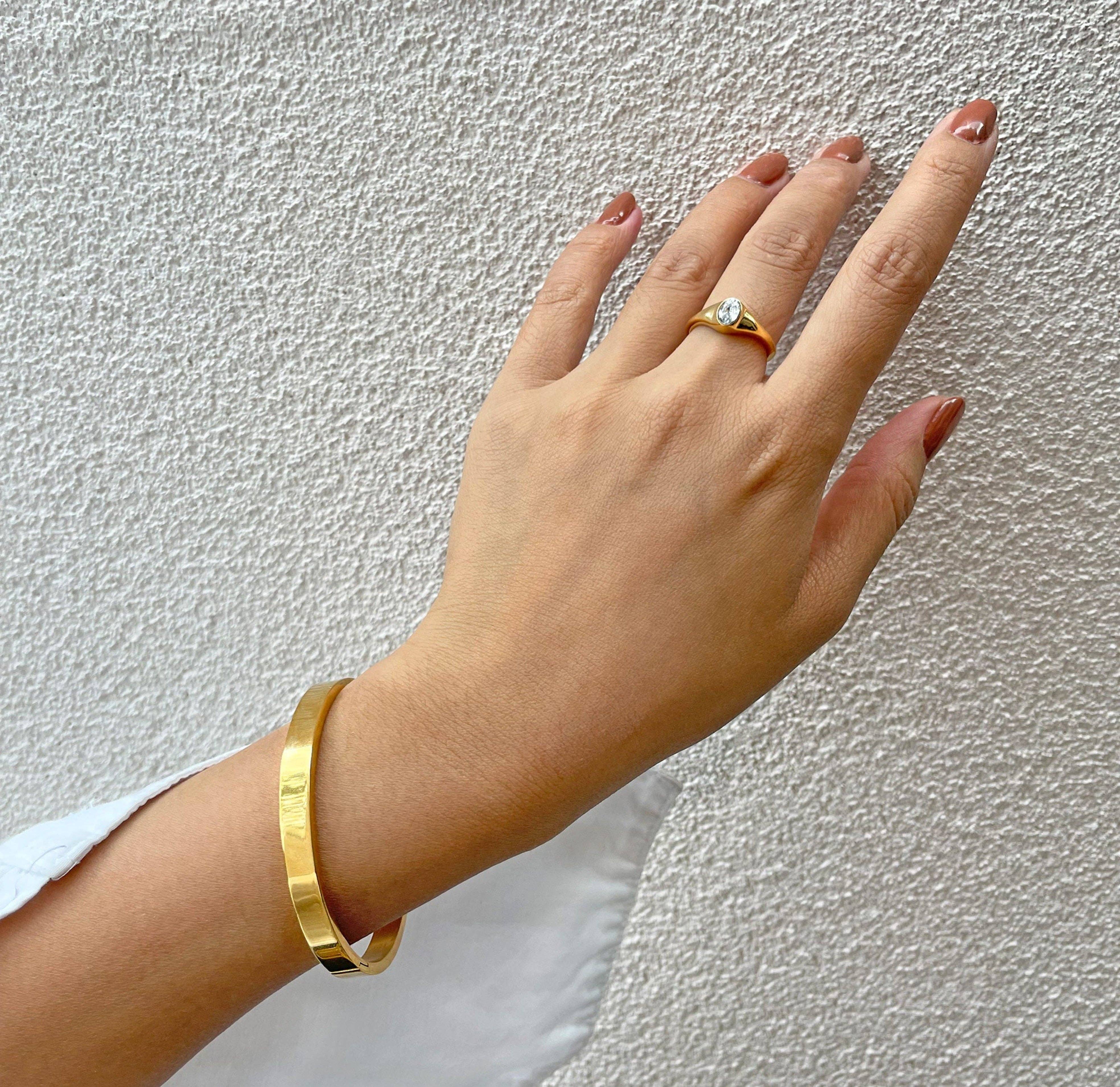 MAI DESIREE - Vendita all'ingrosso Anelli con sigillo - ANELLO JEANIE CON SIGILLO OVALE IN ORO3