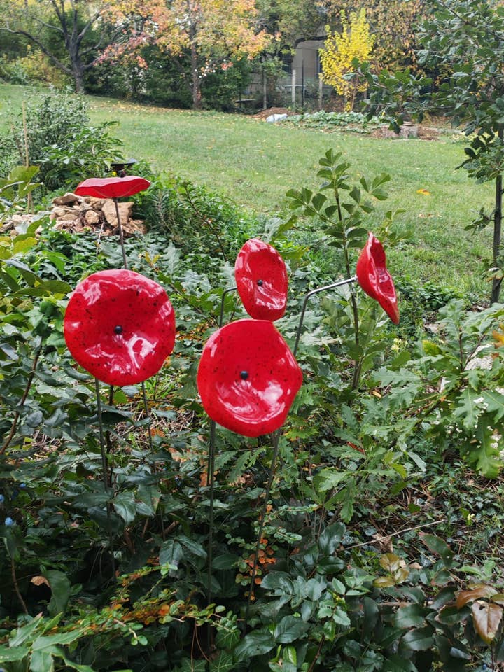 Medium Glass Flower for Outside In Red-Black for wholesale by CARNEOL GLASS