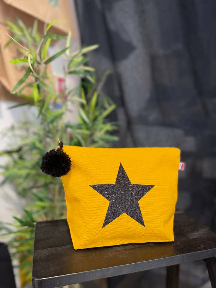 Borsa da toilette «Étoile» Mustard per la vendita all'ingrosso da parte di Toiles Chics