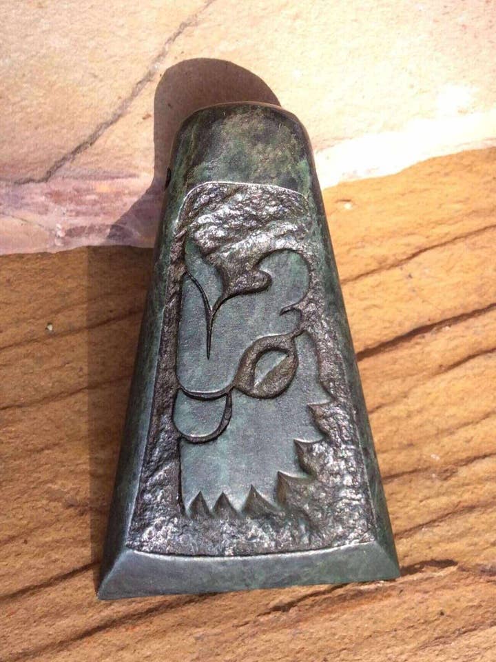 Azteken-Adler-Anhänger geschnitzt wie antikes guatemaltekisches Jade, Maya-Schmuck, Schutzstein, Zubehör für Juweliere für den Großhandel von OllinMexica