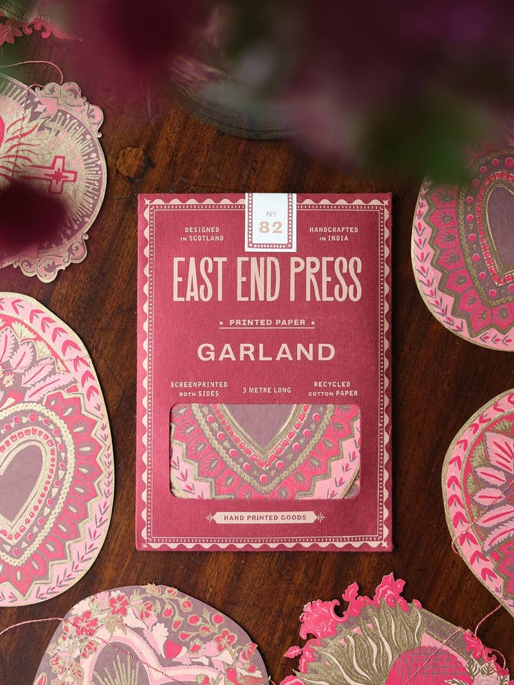 GUIRLANDE COUSUE SAINT-VALENTIN pour la vente par East End Press