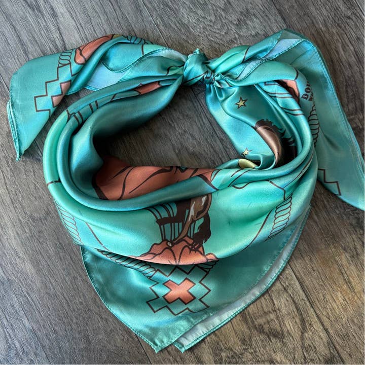 Foulard Selvaggio 100% SETA Morbido Blu Teal Deserto Mustang Cavallo e Cactus Cowboy Sciarpa Bandana di Double B Wild Rags per la vendita all'ingrosso da parte di Double B Wild Rags