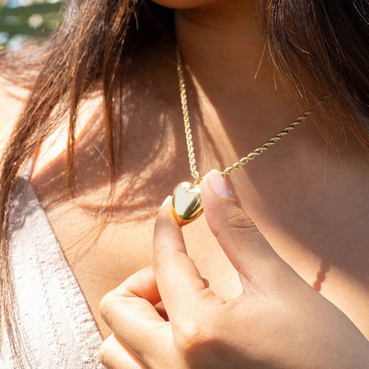 WJW - Wholesale Locket necklace - 18K Gold PVD Stainless Steel Heart Locket / PDL023914