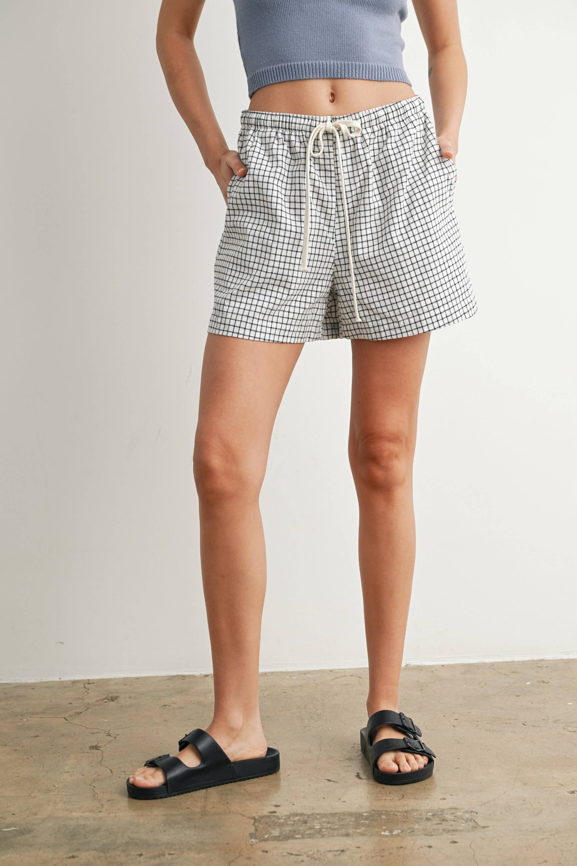 BUTTERMELON - Vendita all'ingrosso Pantaloncini - Donna - Shorts a quadretti con coulisse elastica - BMP74500