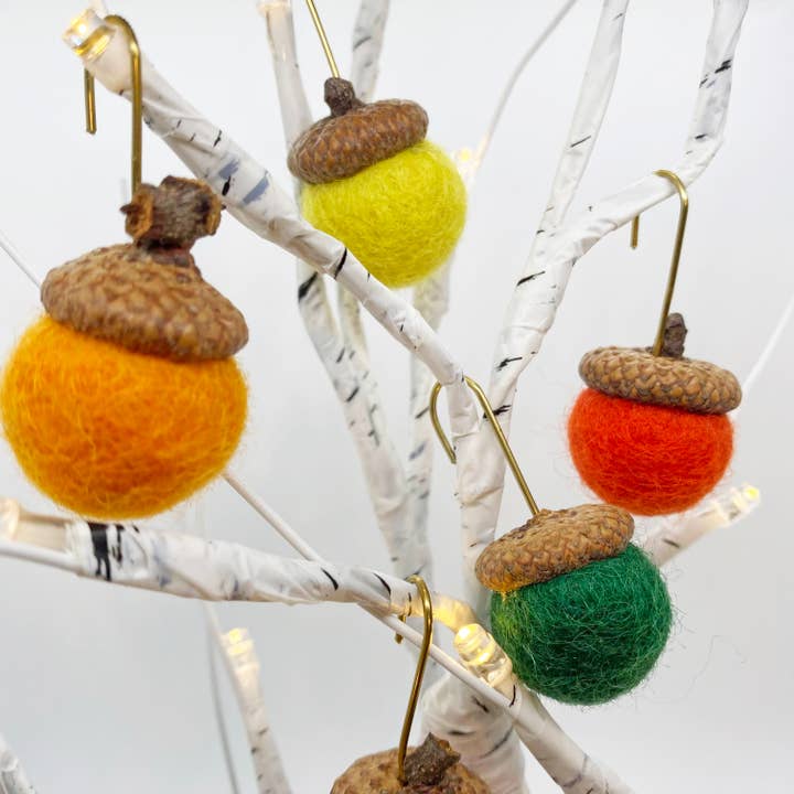 Oakwind Hollow – Großhandel Verzierungs-Set – Eichelschmuck aus Filz, Motiv Herbstblätter, 5 Stück