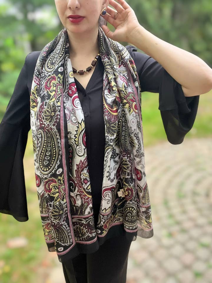 Pañuelo grande de seda negro y magenta con diseño de cachemira para venta al por mayor de Rayz Intl