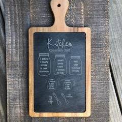 Planche à découper en bois d'acacia et ardoise pour la vente par Peak Handmade