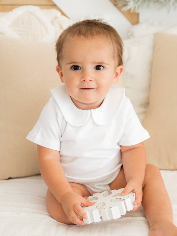 Kurzärmiger Bodysuit mit Peter-Pan-Kragen - Weiß für den Großhandel von Love That Cotton