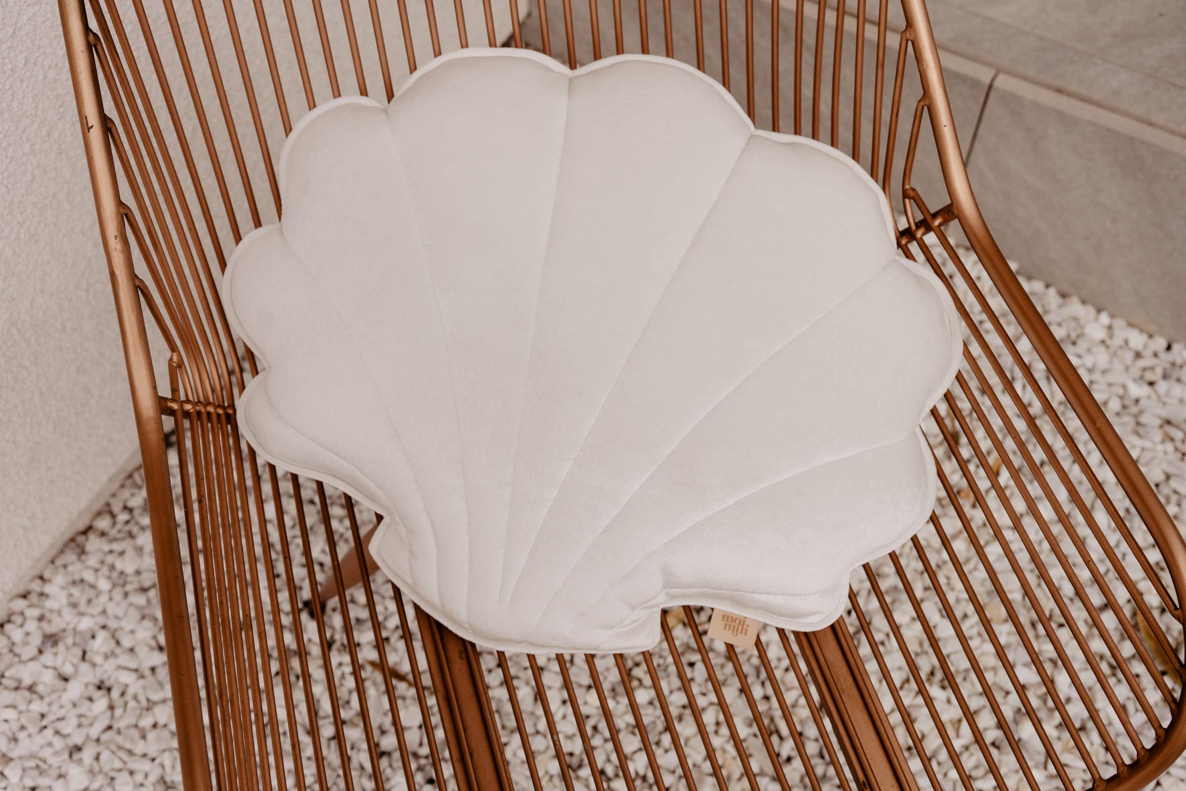 Moi Mili – Großhandel Zierkissen – Weiße Muschel-Kissen aus weichem Samt6