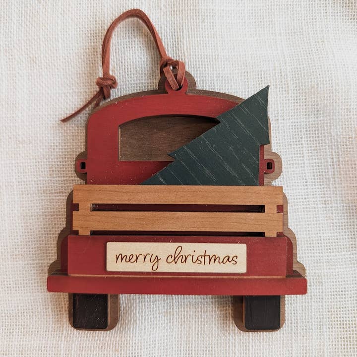 Adorno de Camión con Árbol de Navidad Antiguo - Personalizado con Nombre, Hecho en Canadá, Madera Hecha a Mano para venta al por mayor de Foxwood Gifts Canada