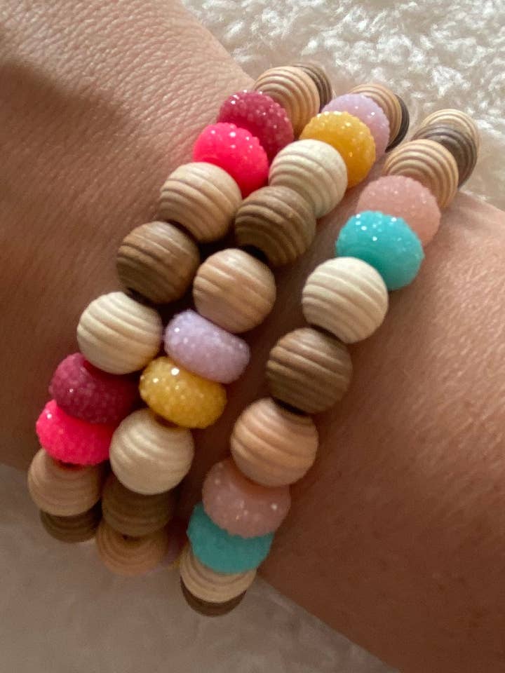 Bracelet With Wooden Detail And Various Colorful Sparkly Beads for wholesale by Good Vibes Beads Design