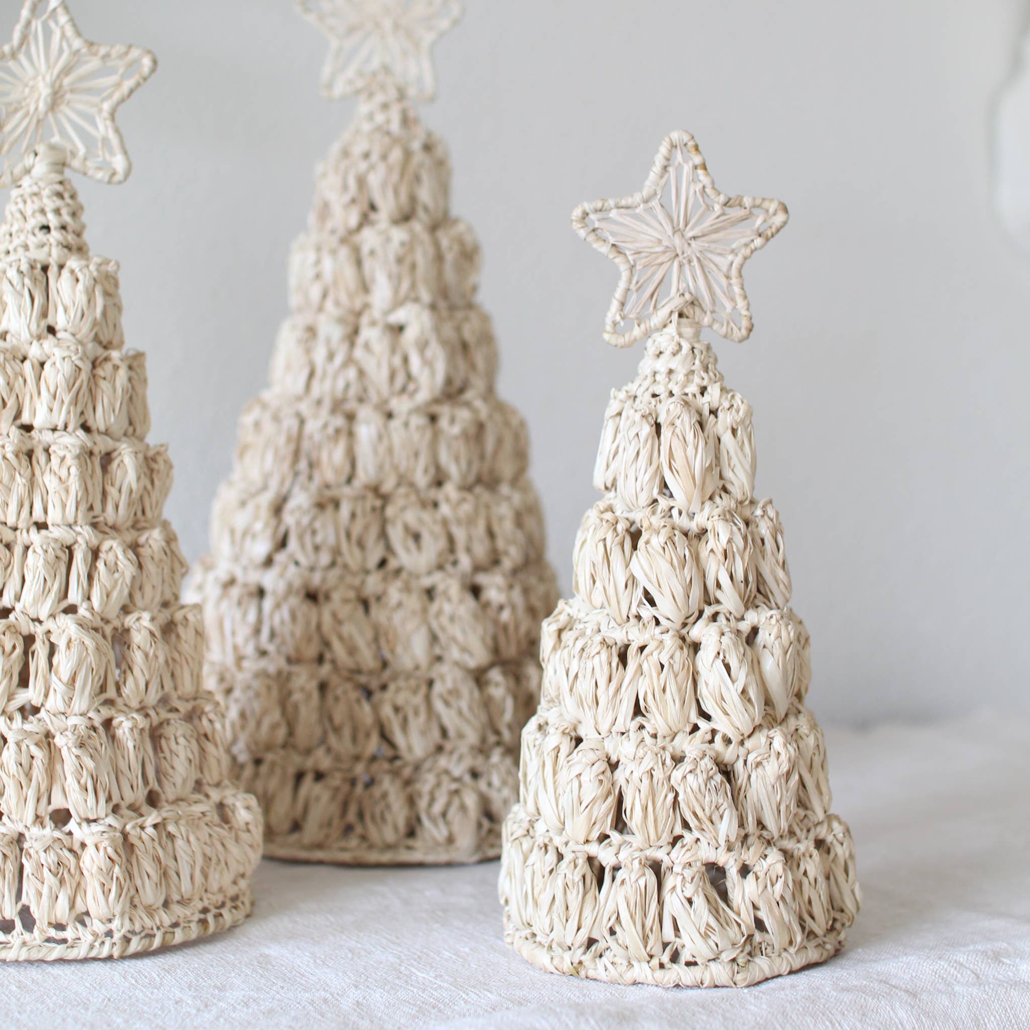 Dekorasyon Gifts  Decor - Venta al por mayor Decoración navideña - Árbol en forma de cono Kayla Abaca con estrella (natural)2