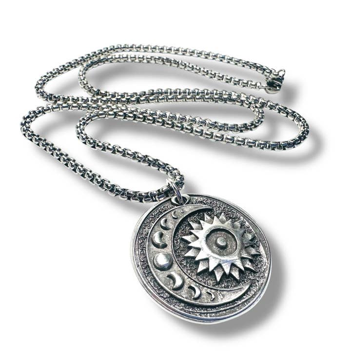 Collier à superposition Soleil et Lune pour la vente par Janine’s Jewelry Design