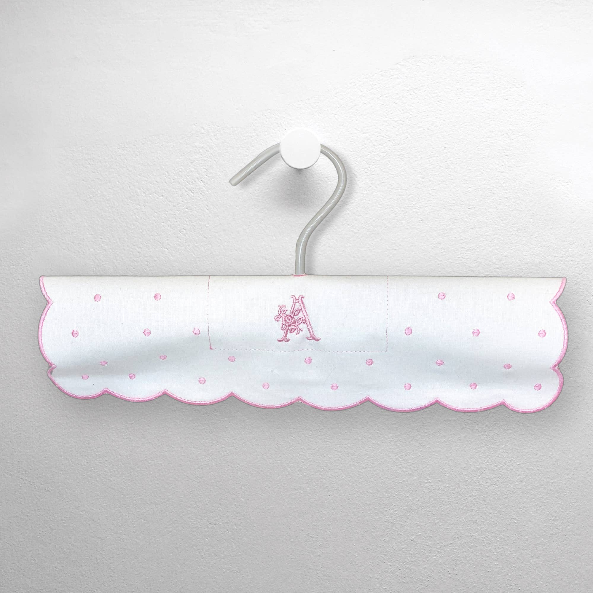 MARCELA - Vente Cintres - Housse de cintre à bord festonné personnalisée pour enfants avec cintre2