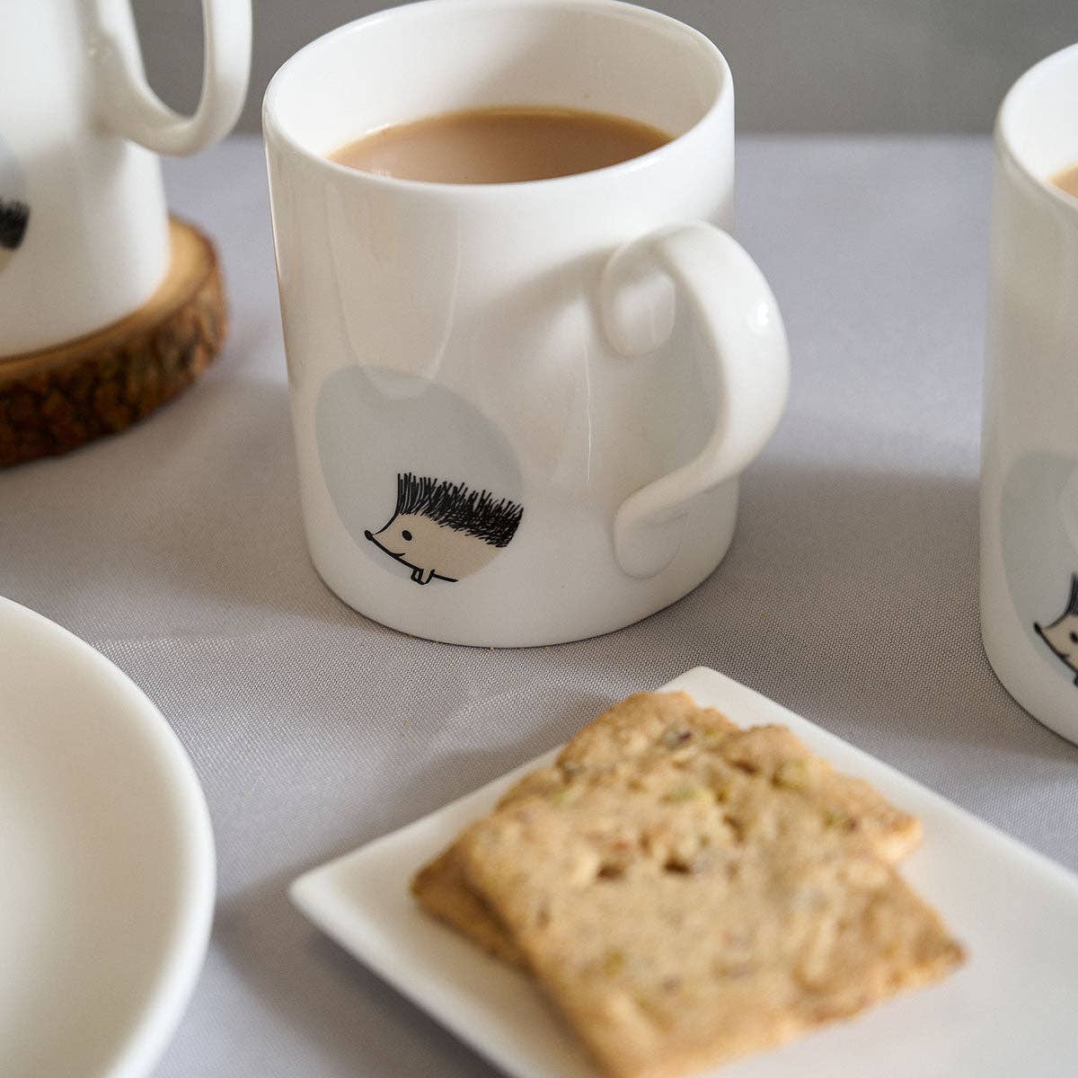 Jin Designs - Wholesale Coffee Mug - Hedgehog in the Window Mug5