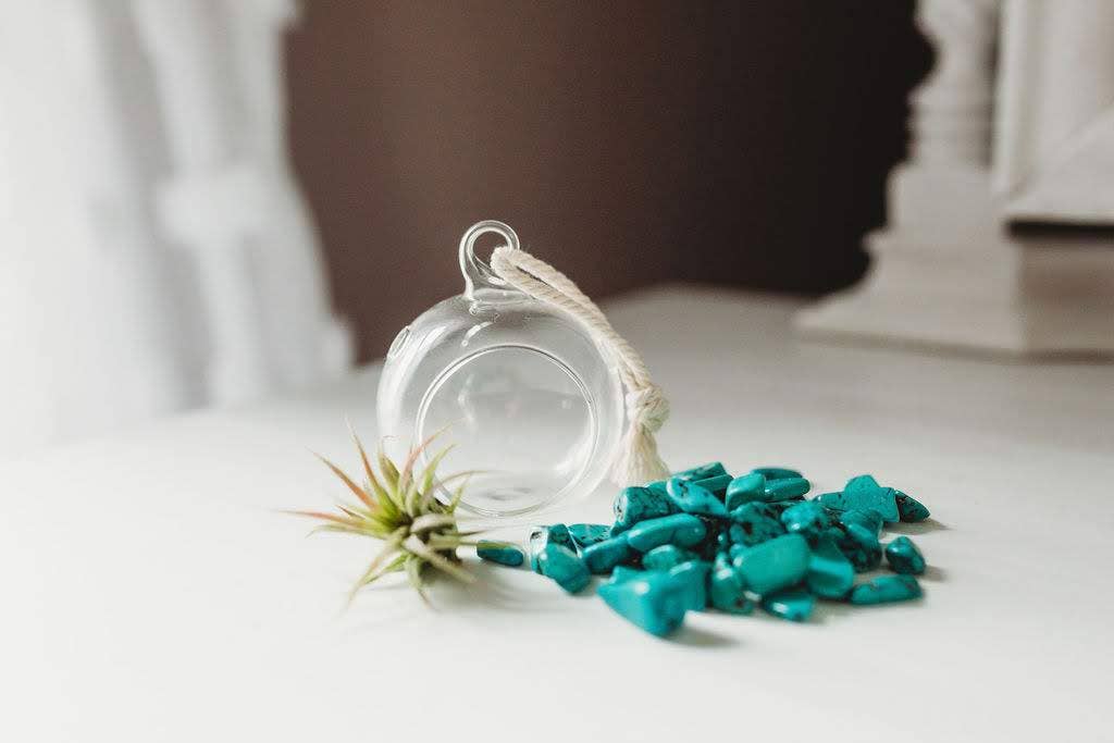 The Simply Crafty Shop - Wholesale Terrarium - Mini Orb Air Plant Terrarium Kit - Semi-Precious Stone50