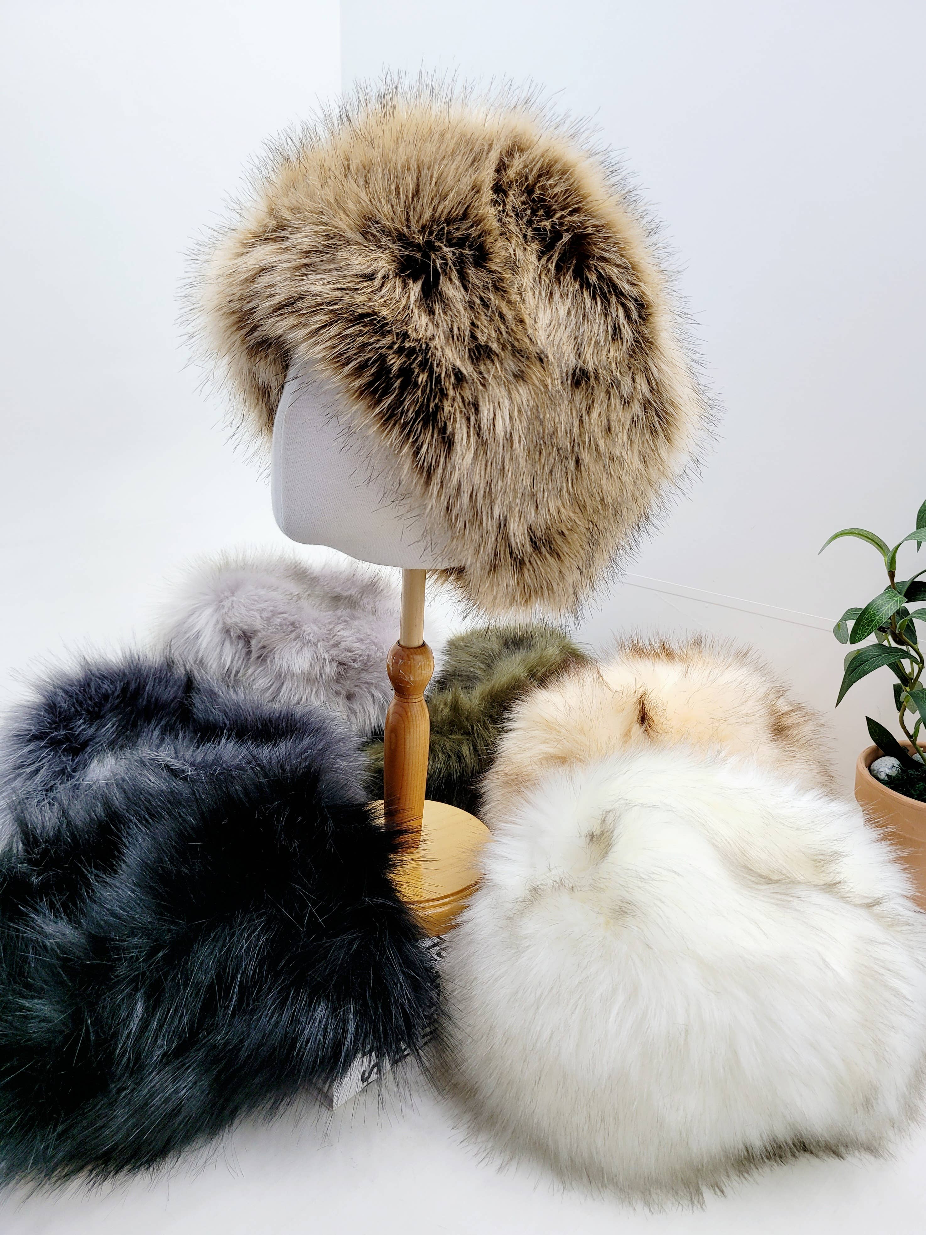 Comfortarians - Vendita all'ingrosso Berretto - Donna - Cappello in pelliccia sintetica colorata con fodera in pile10