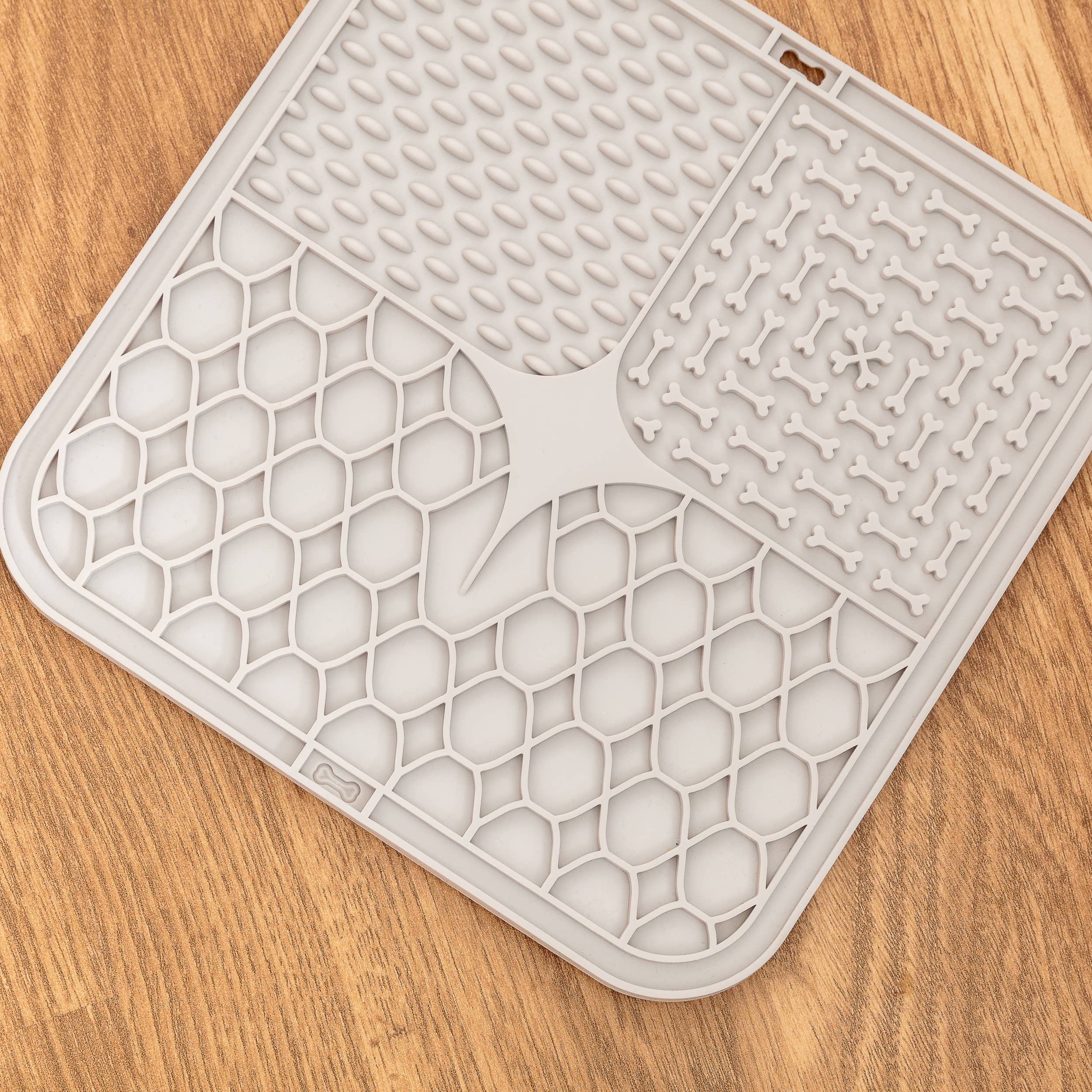 Park Life Designs – wholesale Pet food mat – Dog – Calming Lick Mat12