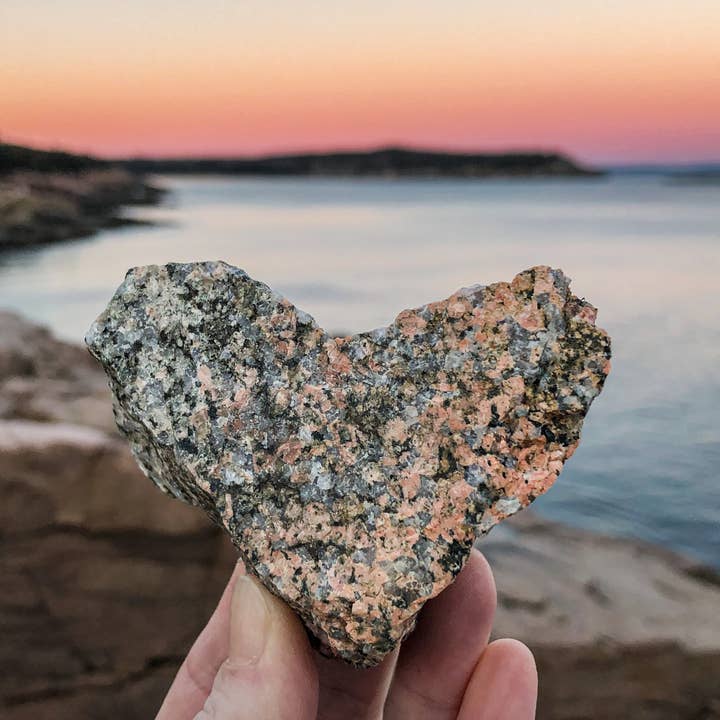 MadeByME - Vendita all'ingrosso Stampa artistica - Ocean Drive, cuore in granito rosa, arte rupestre1