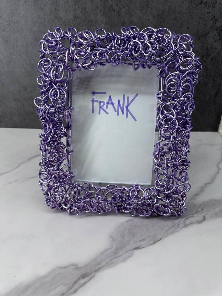 ”Loops” trådfotoram (5 ”x7" fönster) Lilack Color för wholesale av Frank Steil San Francisco