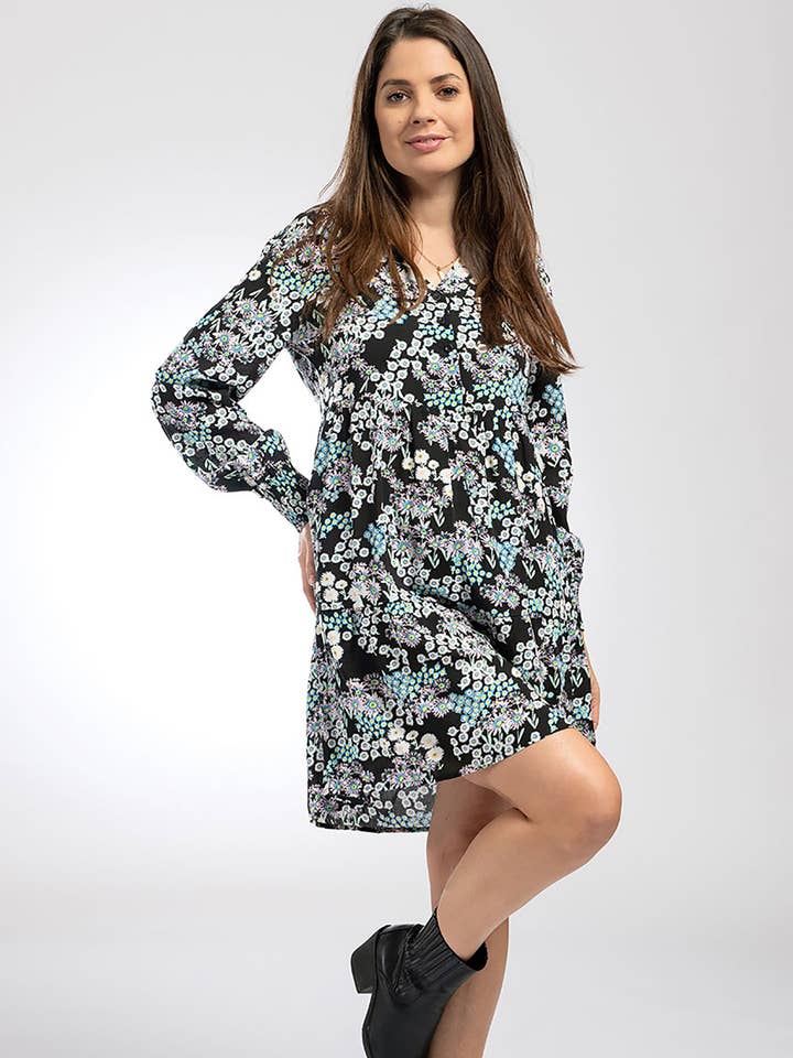 Mini-robe volantée à col en V en fleurs noires pour la vente par Pentlebay Clothing