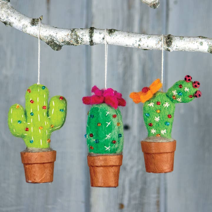 dZi Handmade – wholesale Prydnad – Pärlstav fackla kaktus prydnad