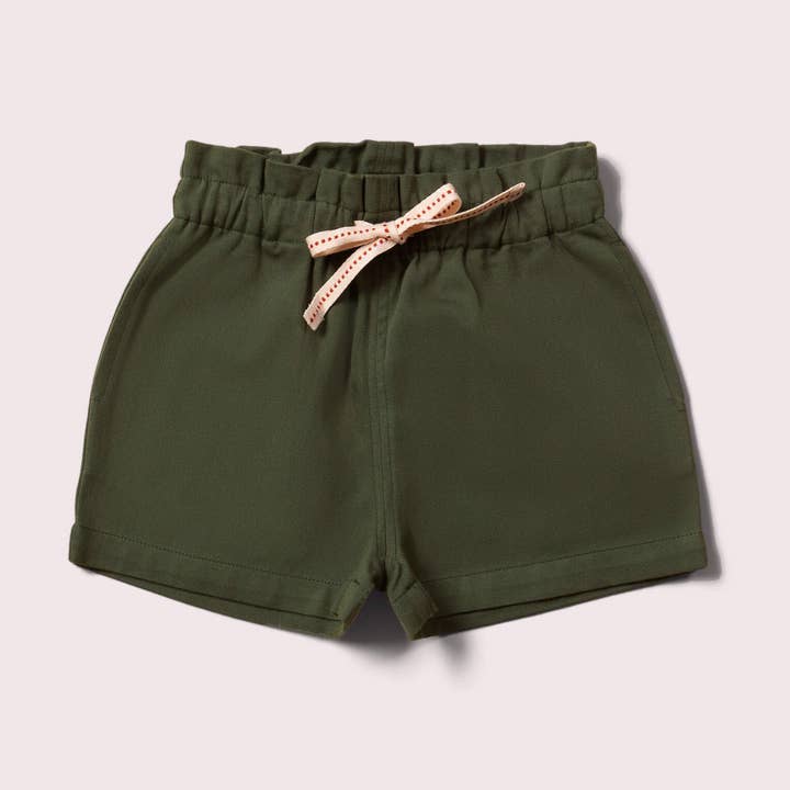 Waldgrüne By-The Sea Twill-Shorts für den Großhandel von Little Green Radicals EU