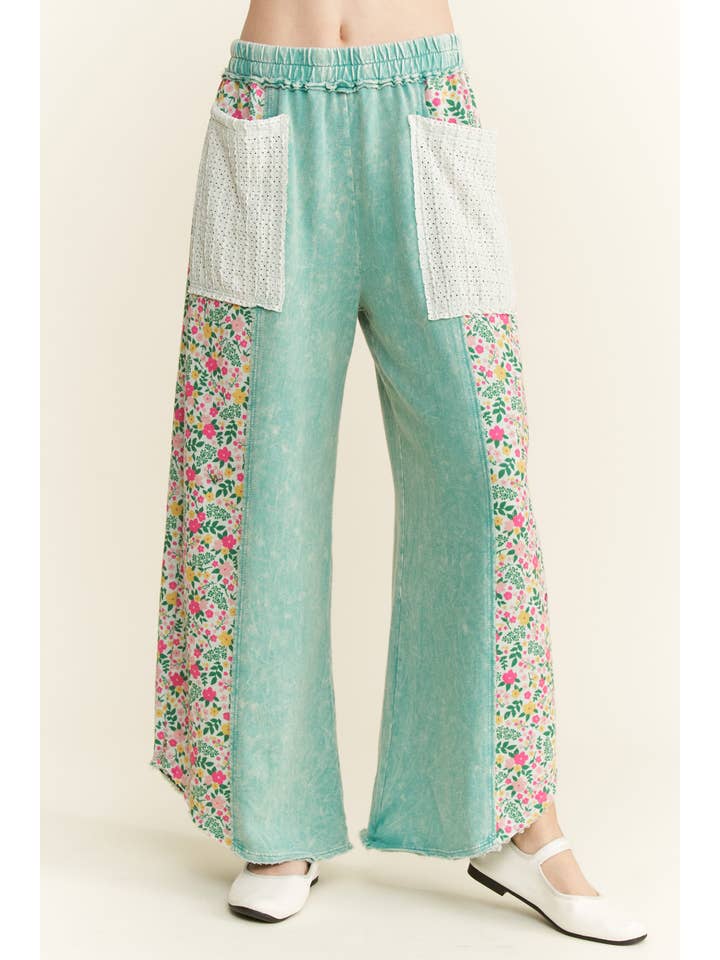 J.Her - Wholesale Pants - Women's - MineralWashed Floral Sided Cropped Pants HP6539