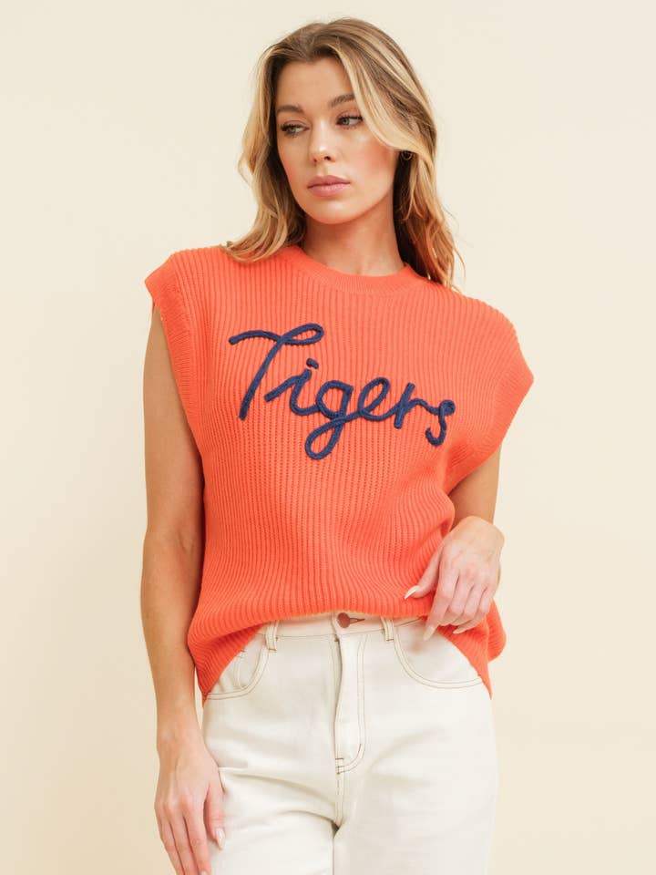 CSW10210-5 - ÄRMELLOSES PULLOVERTOP MIT STICKEREI „TIGERS“ für den Großhandel von Cloud Ten