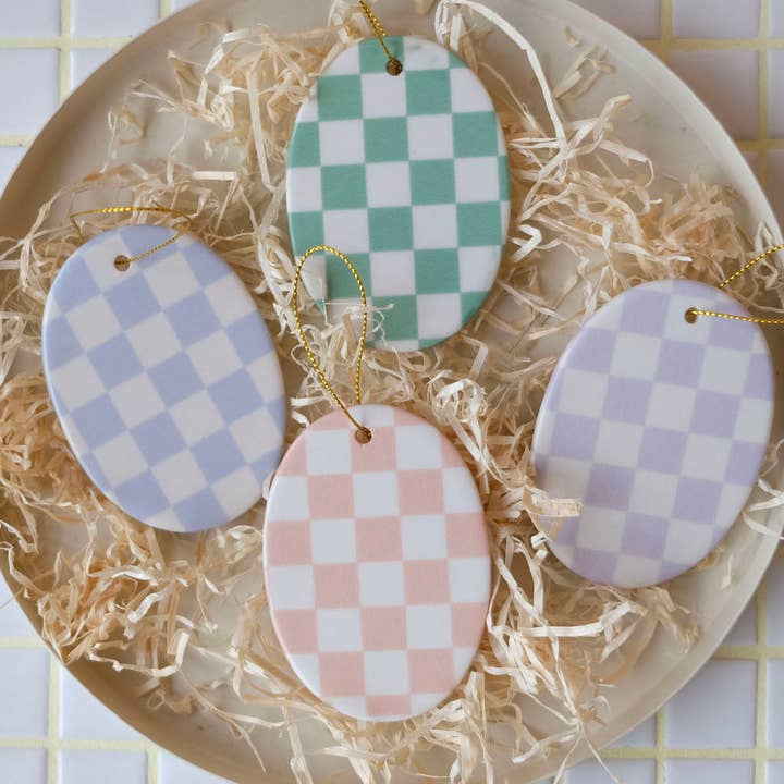 Pendentif en céramique ovale à motifs damier pour la vente par coopz