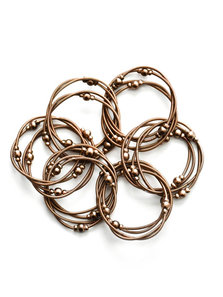 Bracelet jonc multi-anneaux en cuivre avec perles en cuivre pour la vente par Sea Lily