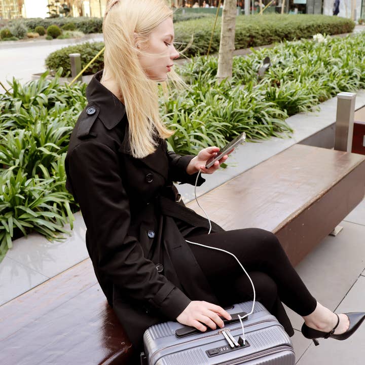 Biggbrands - Wholesale Luggage - Biggdesign Moods Up Luggage with Cup Holder and USB Port5