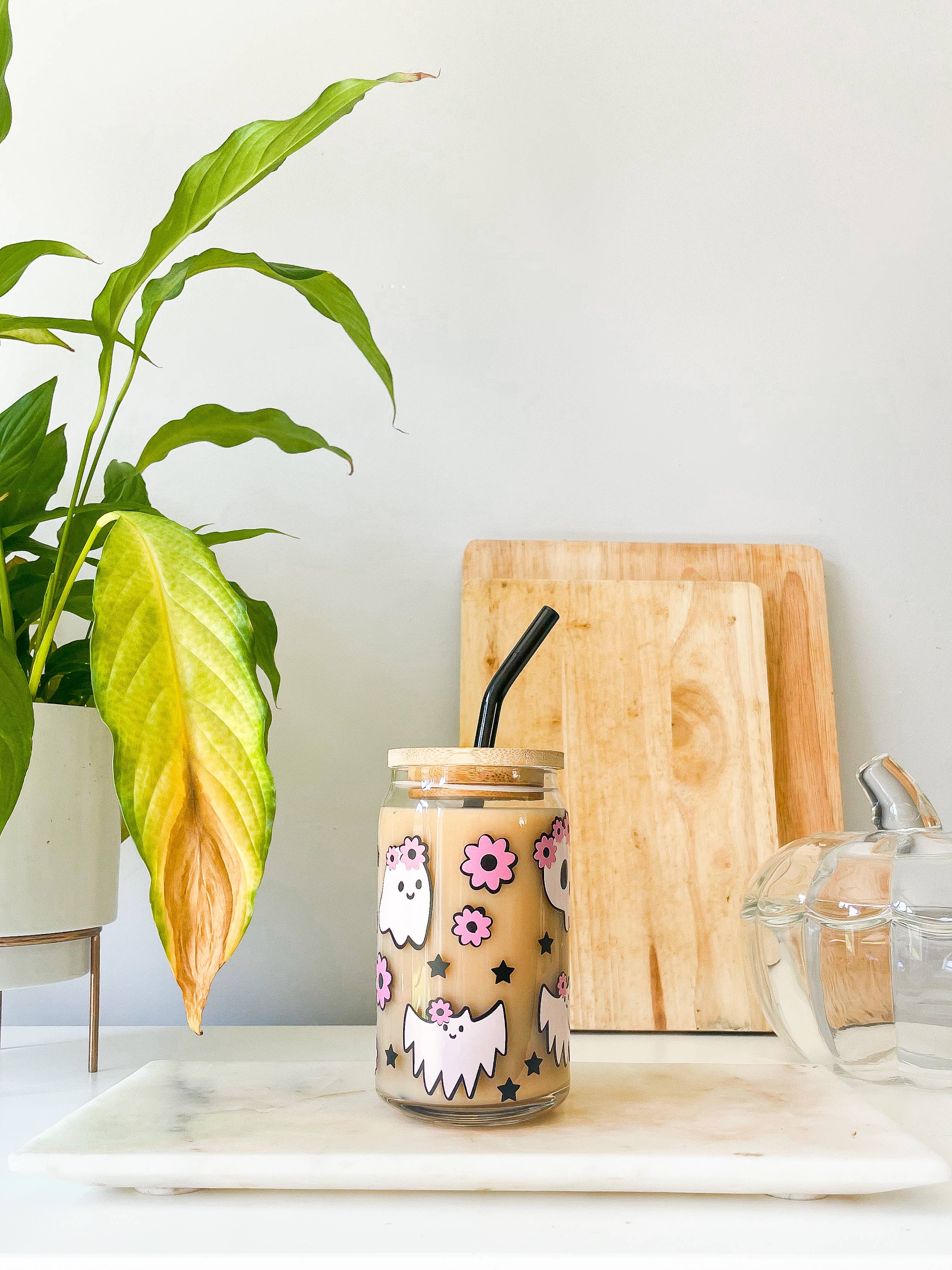 Hope and Grey Creative - Venta al por mayor Vaso/copa - Lata de vidrio Bat/Ghost con tapa de bambú y pajita de vidrio transparente 1