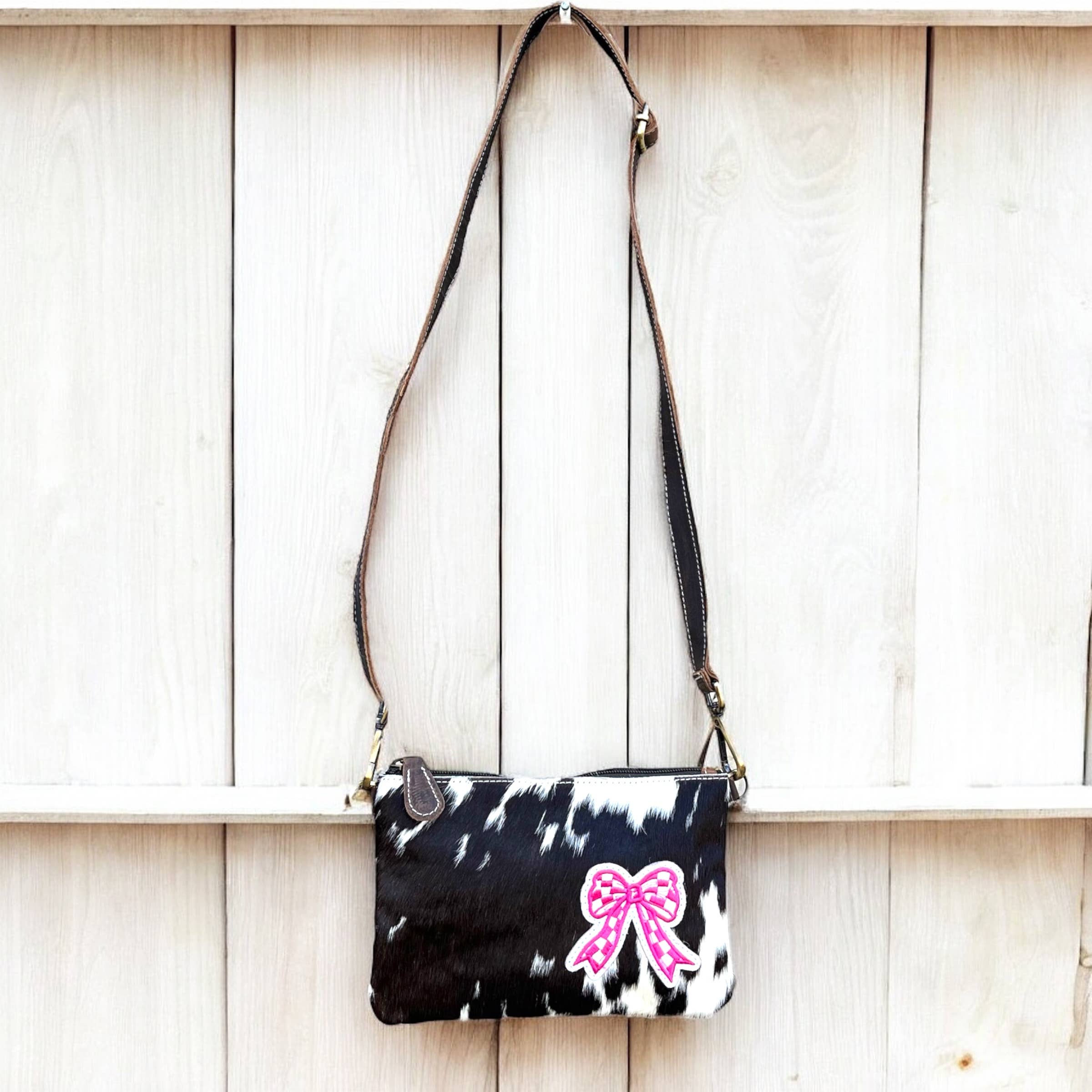 Western Linens - Vente Sac à bandoulière – femme - Sac bandoulière en cuir de vache à carreaux roses avec nœud.0