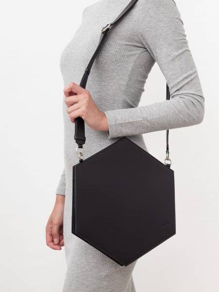 Berilo - Noir pour la vente par NATALIA BERILO