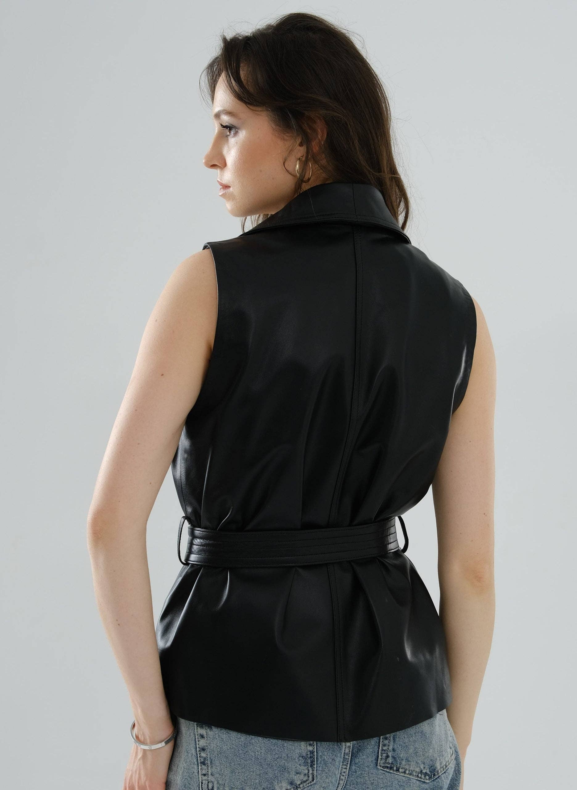 DUE2store - Vente Veste sans manches – femme - Gilet en cuir Safari – Noir1