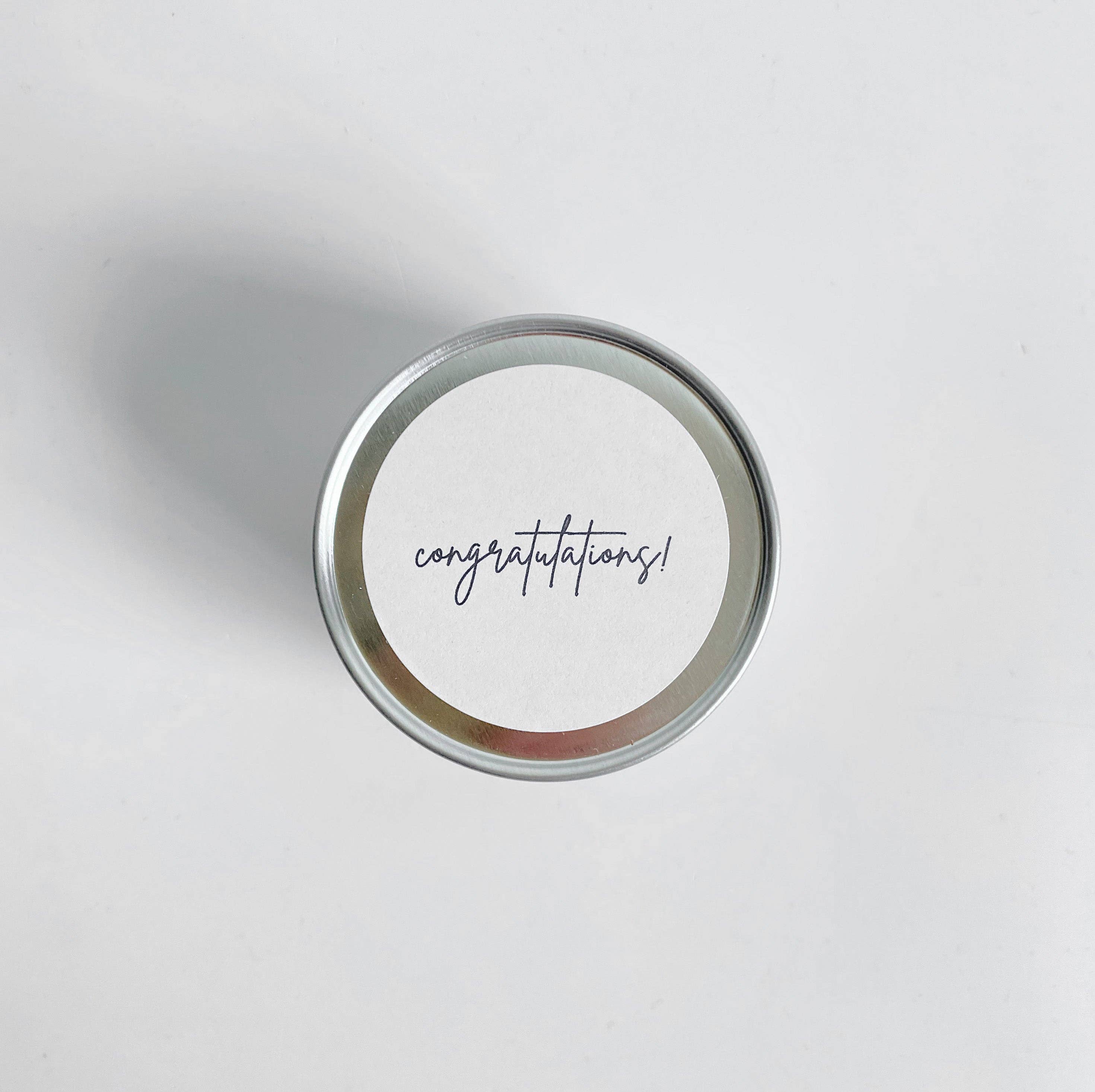 hobo + co. candles – Velas de viagem por atacado – Vela de Lata de Viagem Perfumada 'Parabéns'