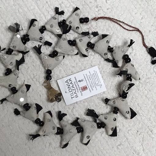 String Tilonia White/Black 30 for wholesale by natural habitat