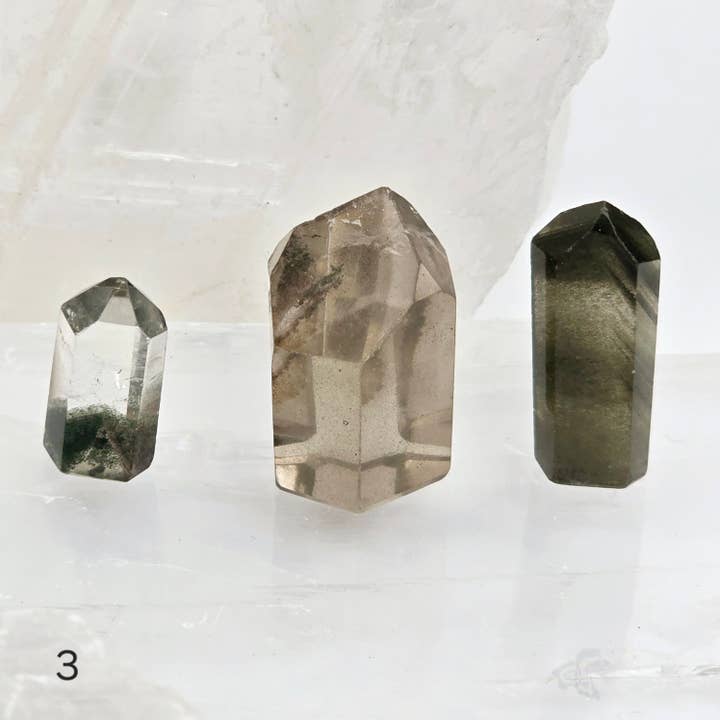 Rock Paradise – Engroshandel Spirituelle sten og krystaller – Lodalit - Havekvarts - Små polerede krystalpunkter1