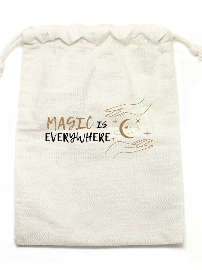 Tekstiltatovering "magi er overalt" for engroshandel hos Witches box