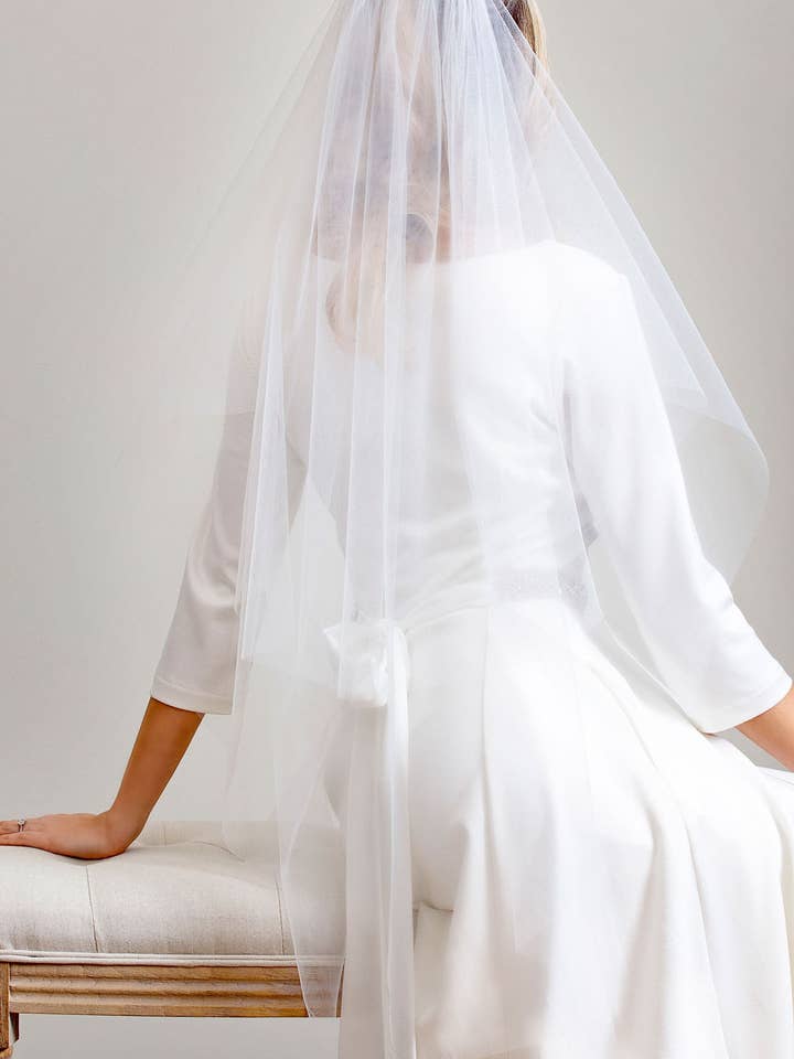 Short de voile de mariage à bord coupé pour la vente par Alie Street