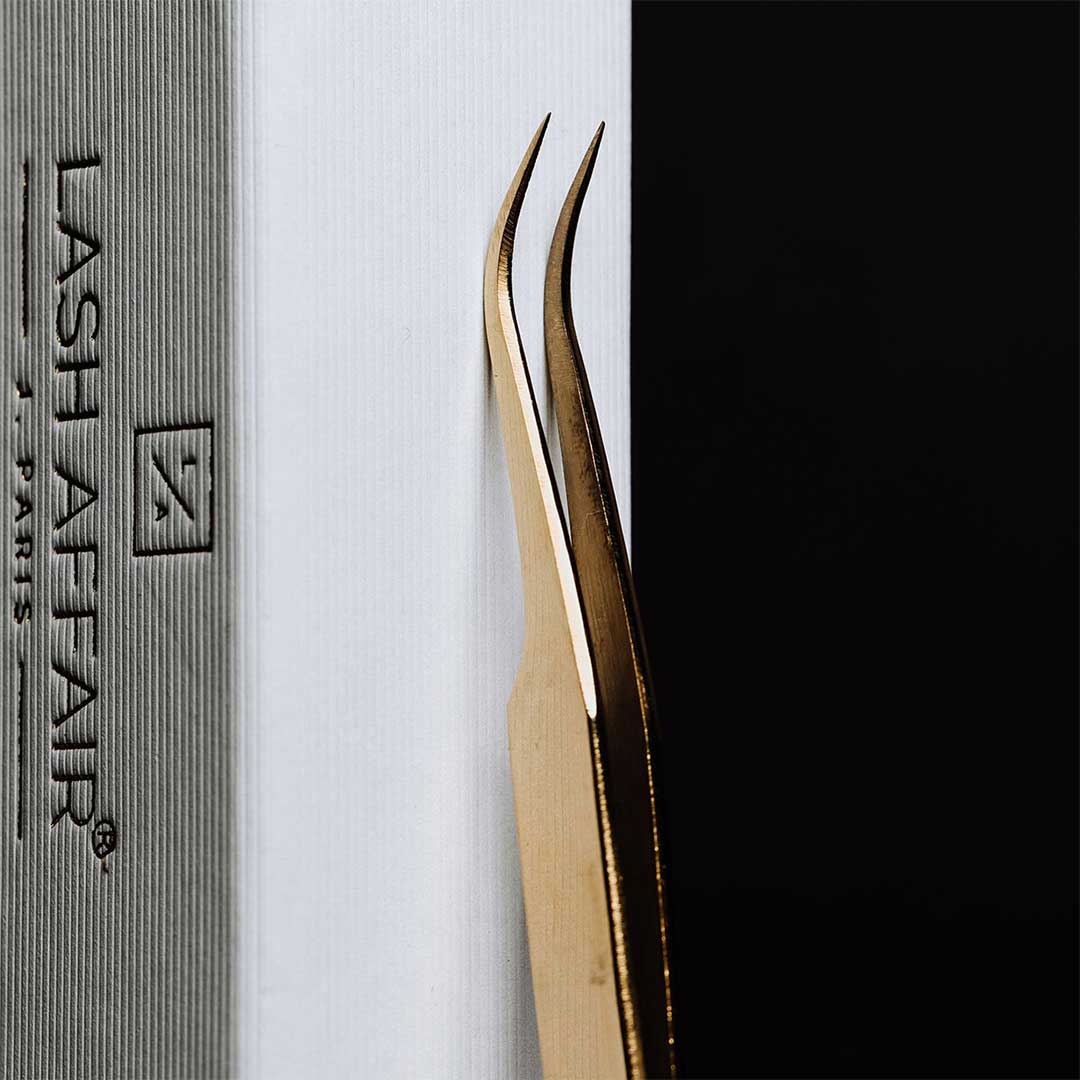 Lash Affair - Wholesale Tweezers - Precisely Right | Curved Lash Tweezers1