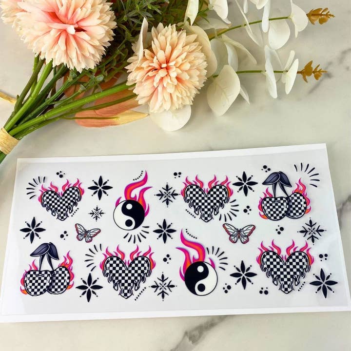 Ternet Kirsebær og Hjerte | 16 oz UV DTF Omslag for engroshandel hos HKS Custom Designs