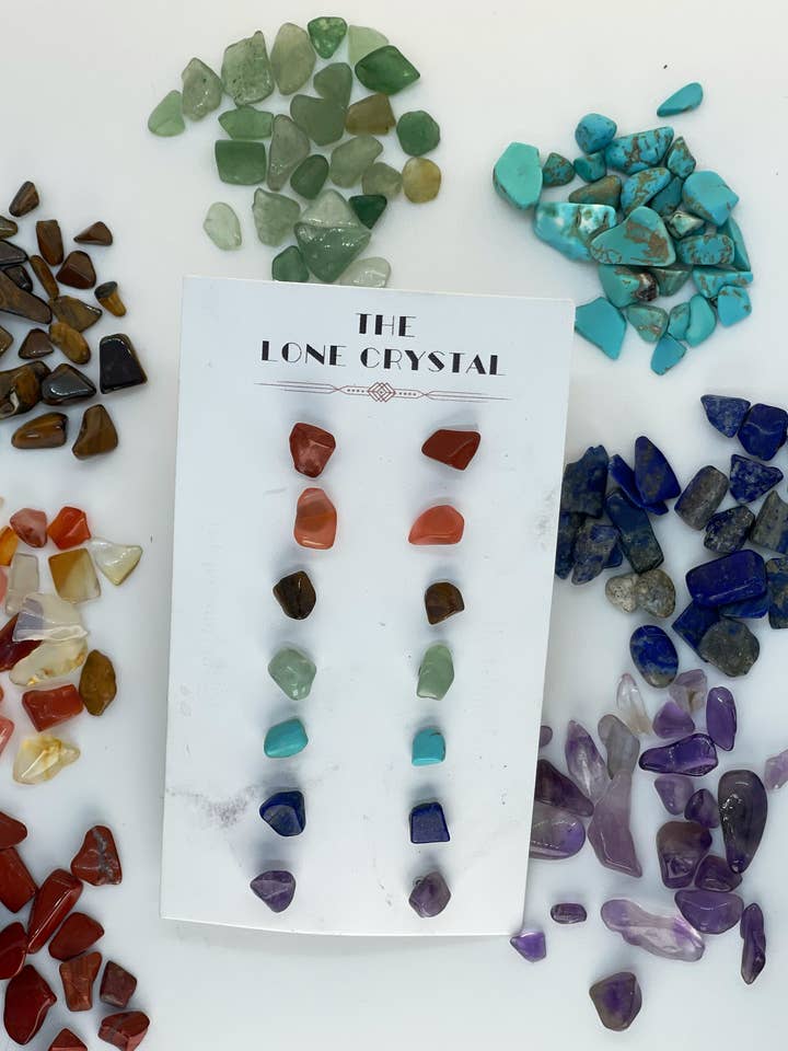 Ensemble de clous hypoallergéniques en cristal Chakra Healing pour la vente par The Lone Crystal