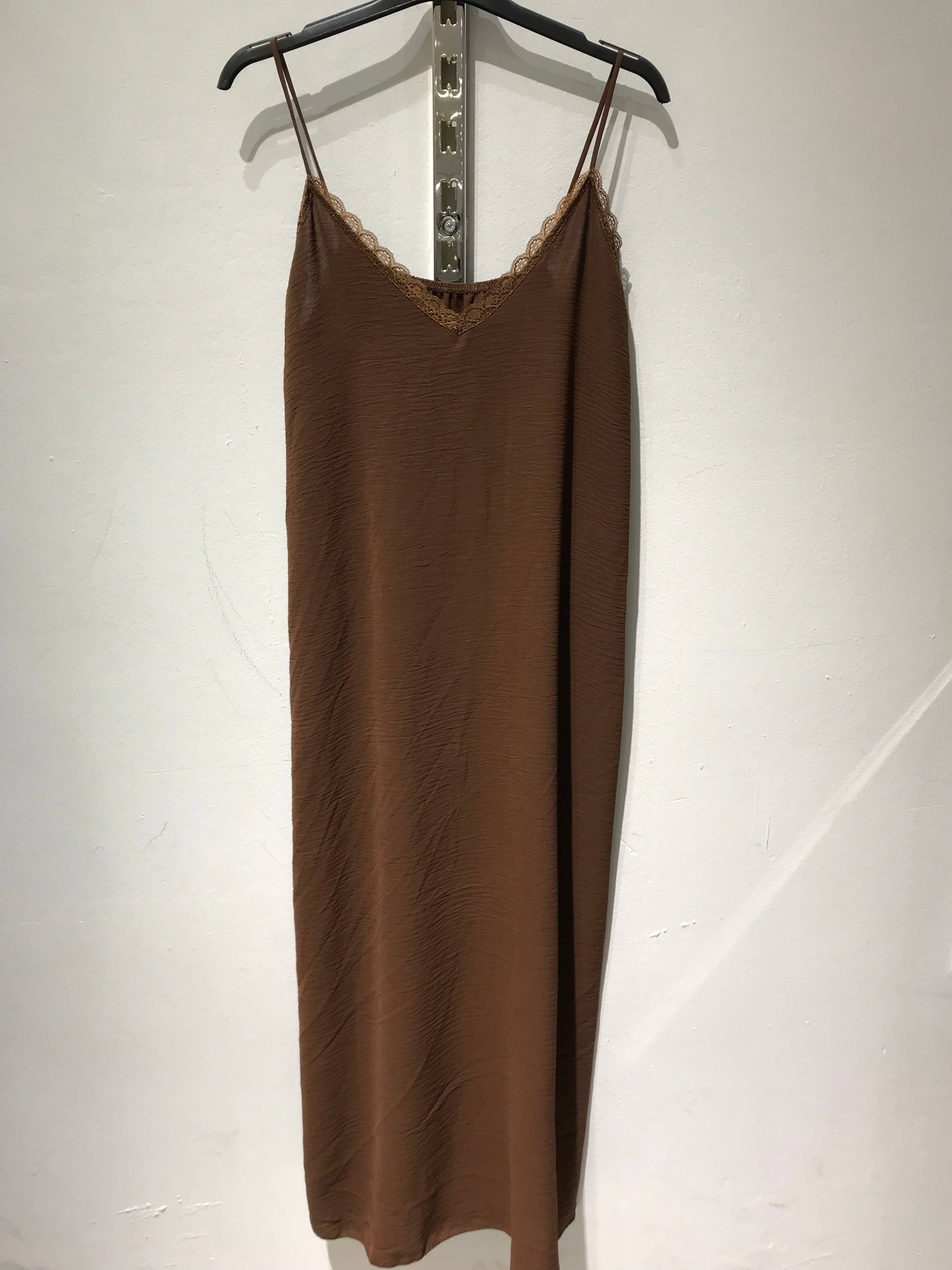 Only Yuan – Engroshandel Kjole - Dame – Only Yuan kjole med blonder, ref 51230