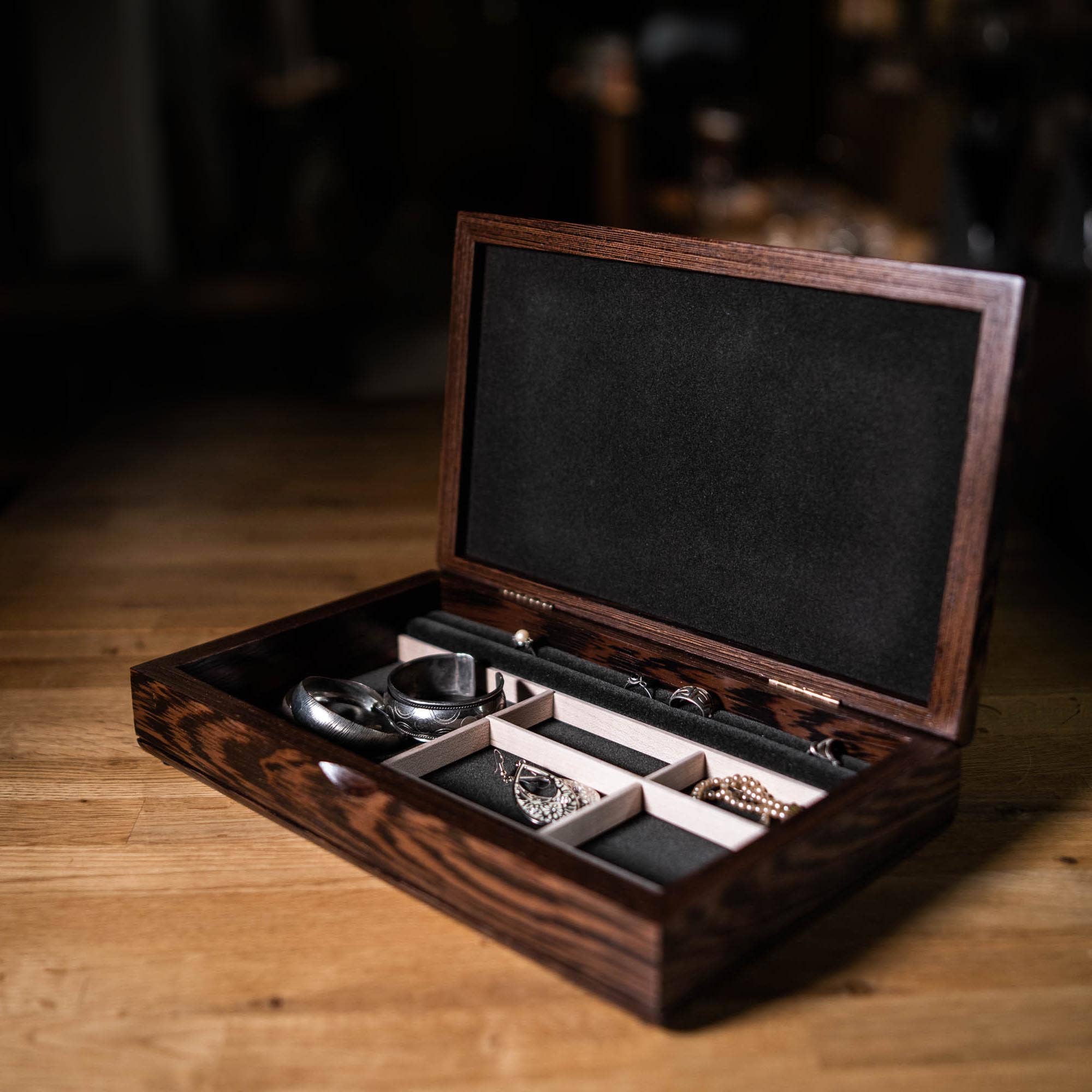 Mikutowski Woodworking - Vente Boîte/rangement à bijoux - Grand valet en bois3