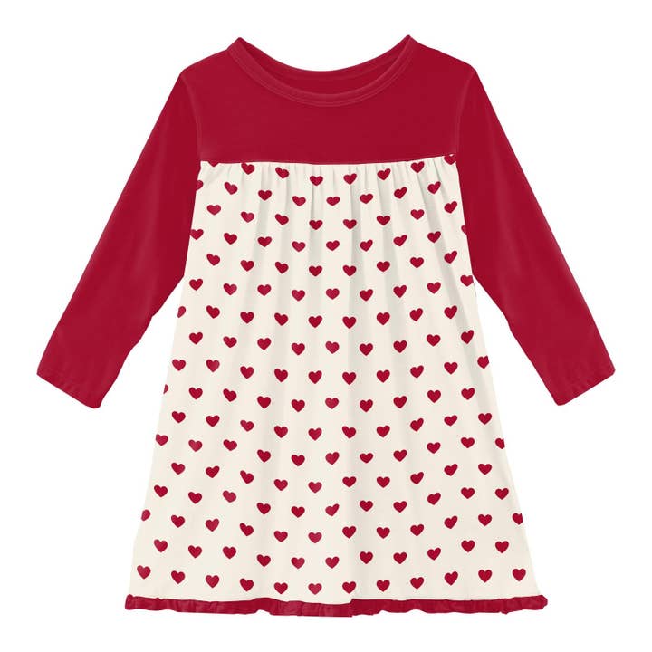 Klänning med långa ärmar och sväng i naturliga hjärtan för wholesale av KicKee Pants